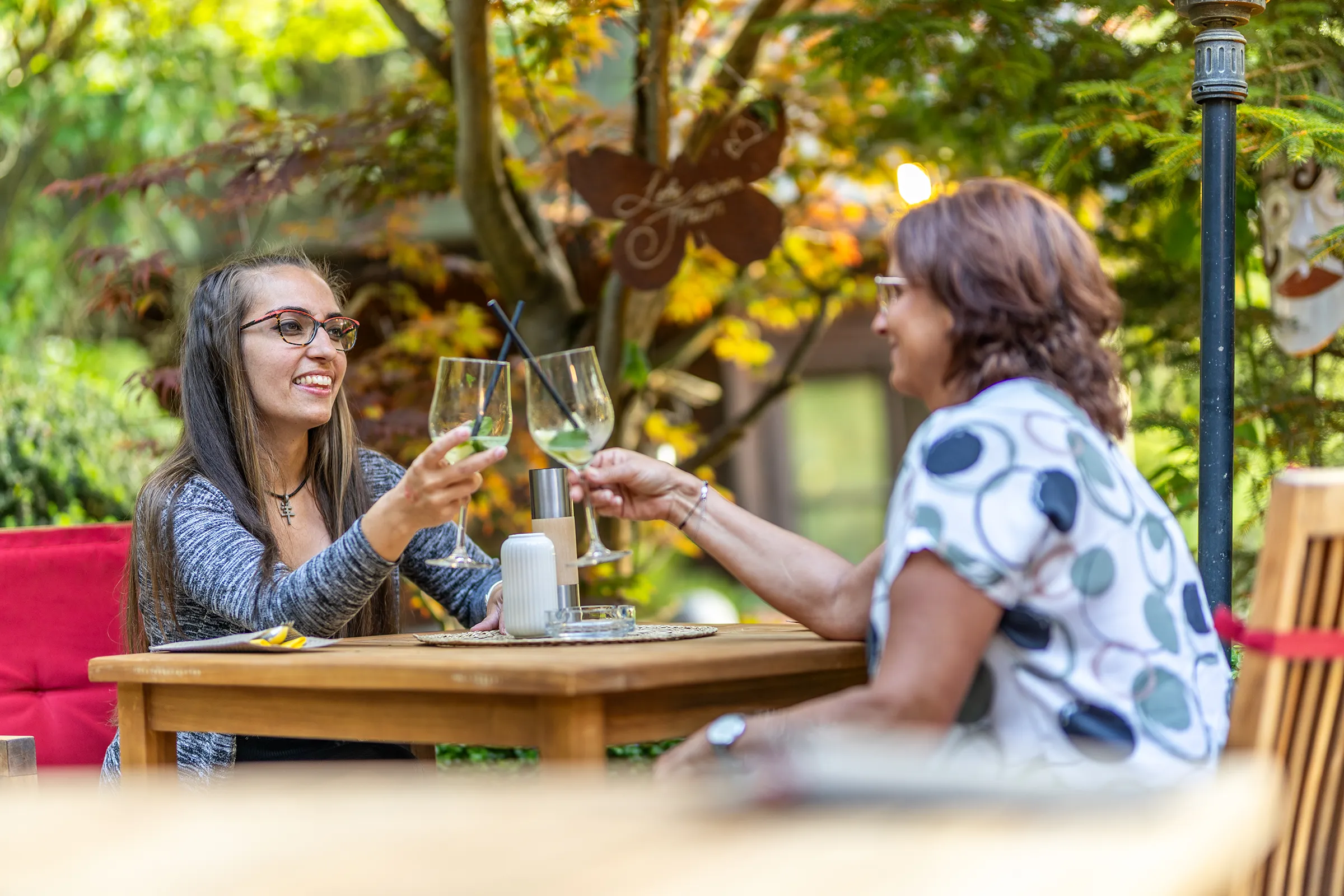 Anstossen im Restaurant Topfgeflüster in Althofen